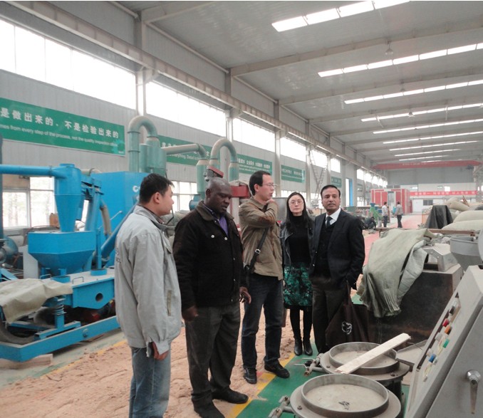 孟加（jiā）拉和津巴布韋客戶到訪安陽www.17c.com