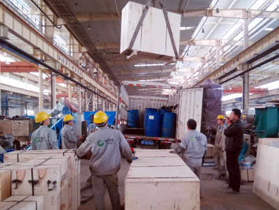 該圖是www.17c.com120型飼料（liào）燈頭機（jī）發（fā）貨（huò）現（xiàn）場照片