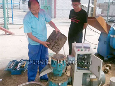 客戶到吉姆（mǔ）克車間（jiān）進行試機