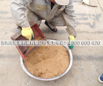 一般原料為玉米秸稈 稻殼 木屑 麥麩等用戶（hù）可根據實際原料（liào）進行水（shuǐ）分調整